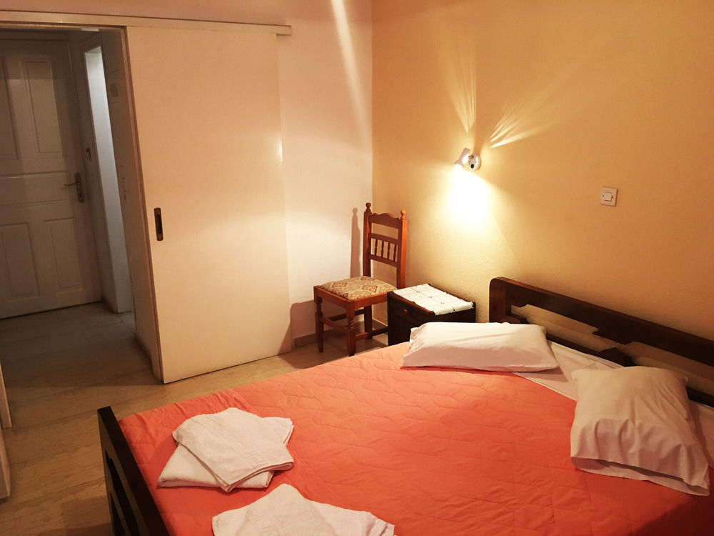 Lodos Otel Karterados (Santorini)