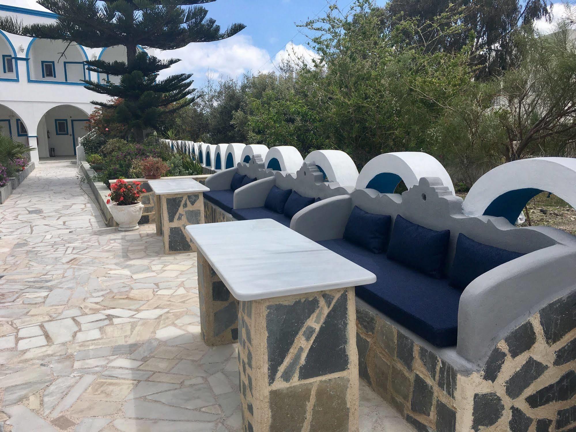 Lodos Otel Karterados (Santorini)