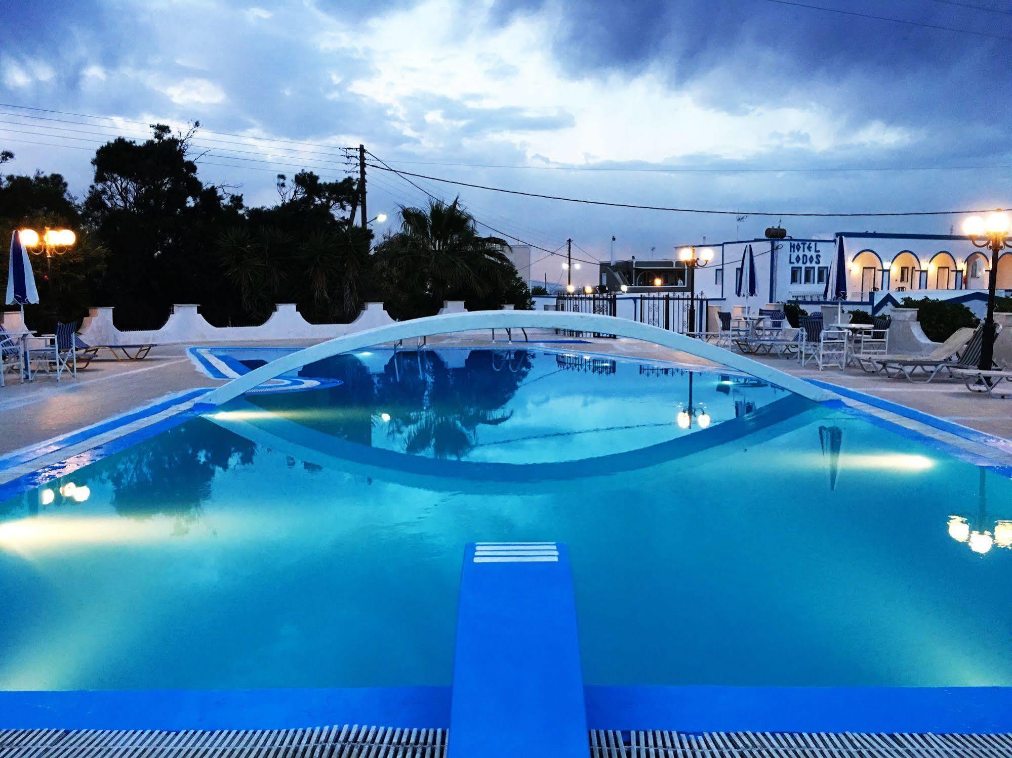 Otel Lodos Karterados (Santorini)